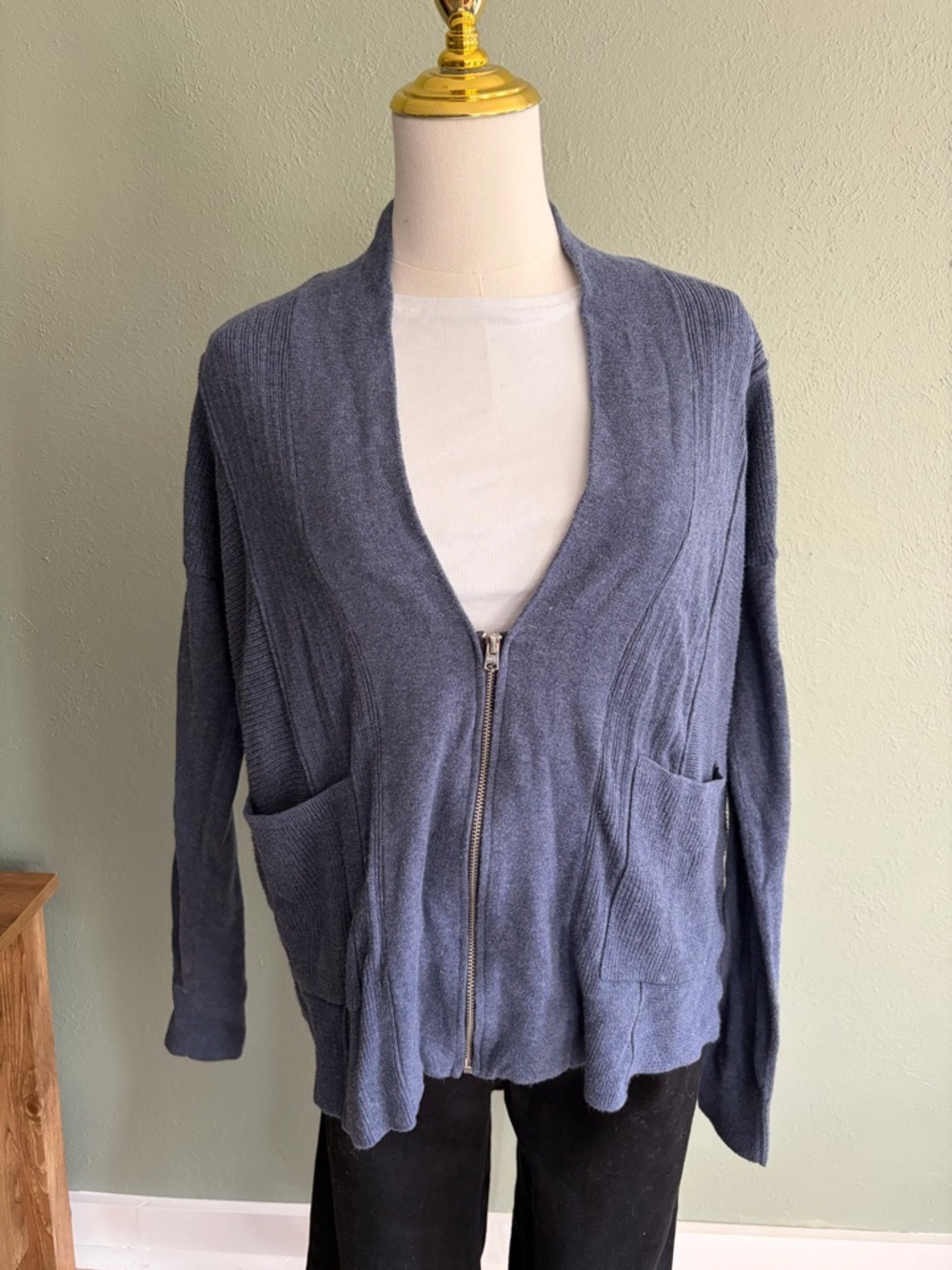 Abercrombie Cardigan lightly worn size XS